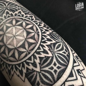 tatuaje_brazo_detalle_mandala_logiabarcelona_willian_spindola_
